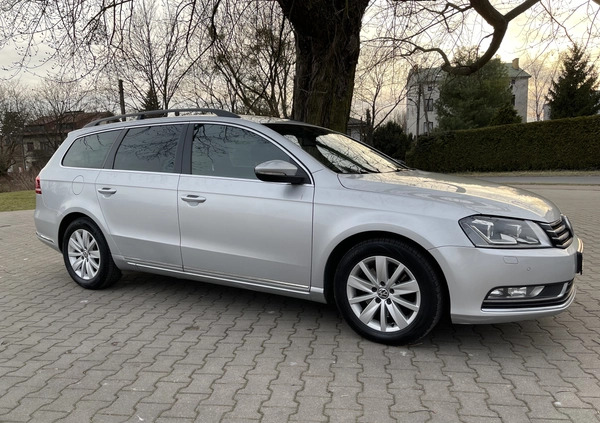Volkswagen Passat cena 32999 przebieg: 349000, rok produkcji 2014 z Warszawa małe 497
